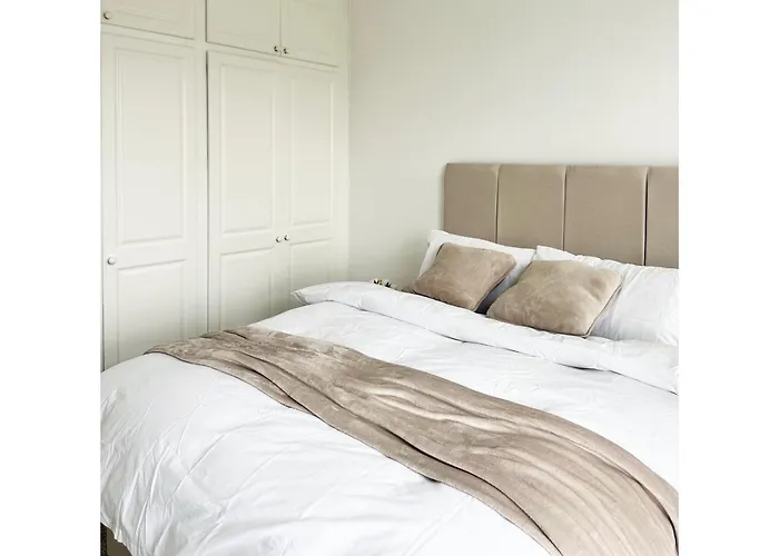 Riverside Modern One Bedroom Apartment
