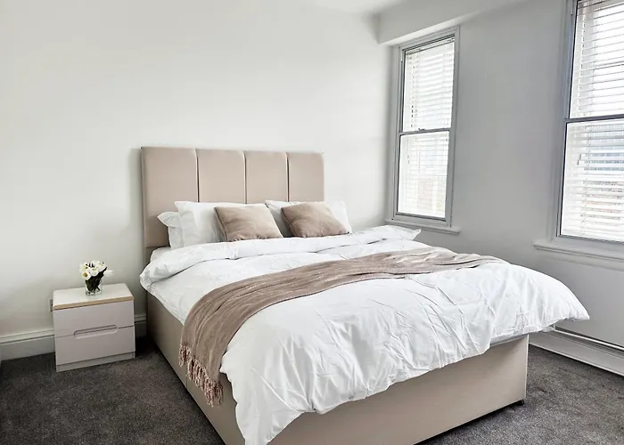 Riverside Modern One Bedroom Apartment