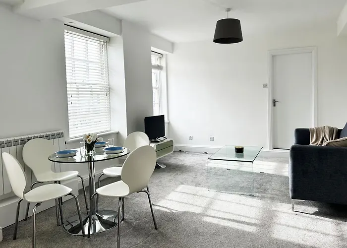 Riverside Modern One Bedroom Apartment